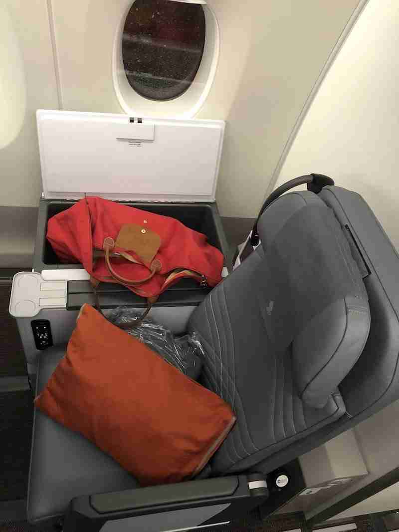 siege-premium-economy-SQ22