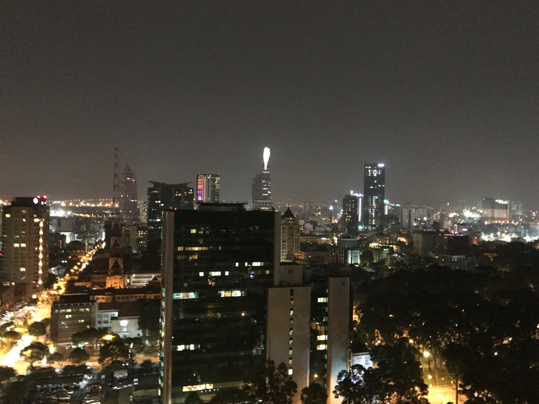 La vue du toit du M Galerie, Saigon, Vietnam, Saigon by night, skyline, comme à Bangkok