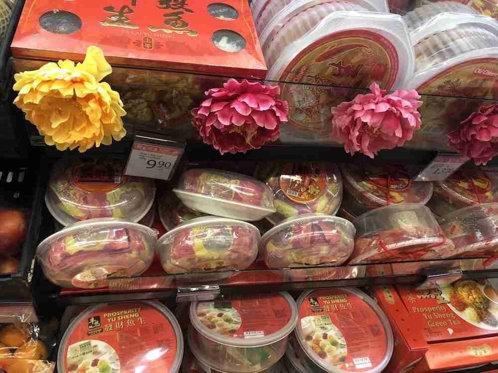 salade Yusheng supermarché Singapour