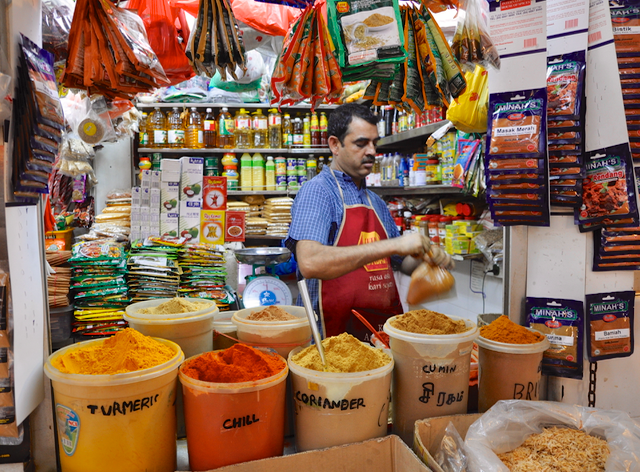 étal d'épice au marché de Tekka à Singapour