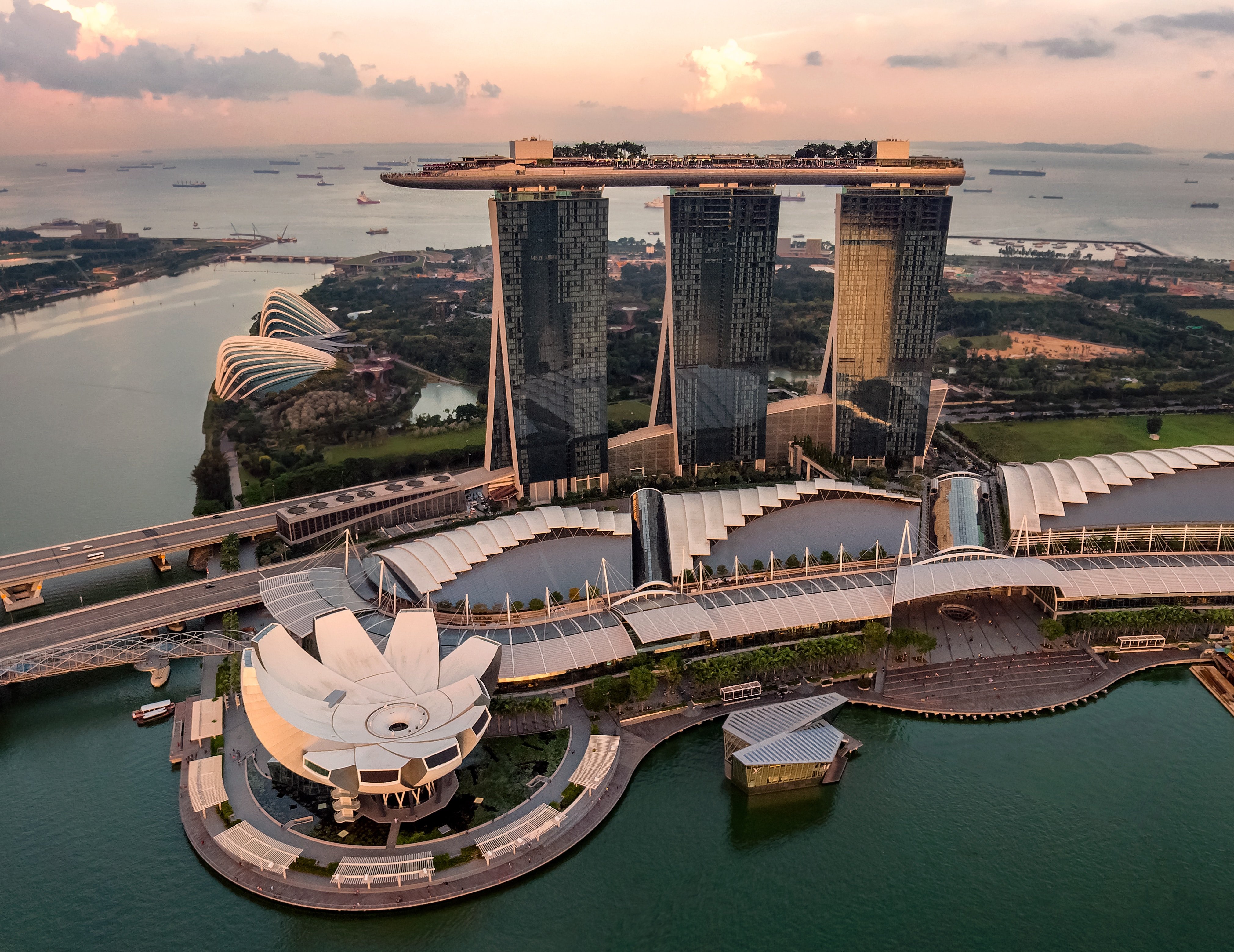 photo aérienne de Marina Bay Sands-Photo by Hu Chen.