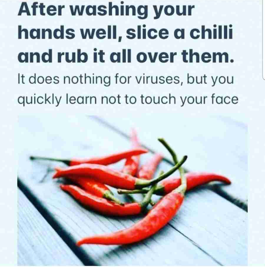 Du piment dans les yeux afin de se prémunir du virus