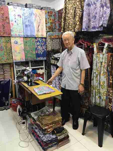 Mr. Ang couturier Batik Singapour Holland Village