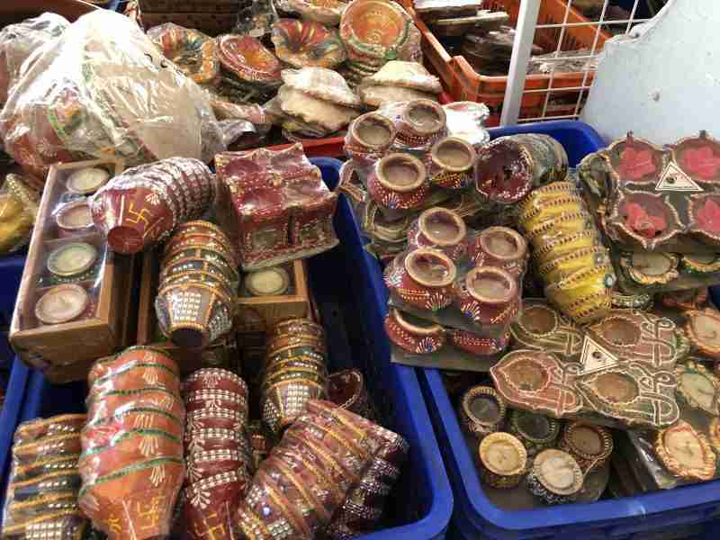 Diyas à vendre à Little India Singapour-Deepavali-Singapour Live