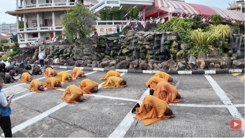 Vesak Day 2025 - 3 Steps 1 Bow Ceremony 三步一拜 - Kong Meng San Monastery, Singapore